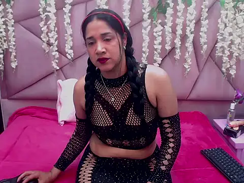 Snapshot of seleneRose69 chatting on 12/05/25, 02:09 seleneRose69 online show from 12/05/25, 02:09