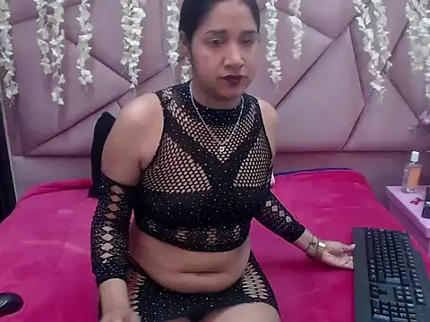 Snapshot of seleneRose69 chatting on 12/14/25, 01:55 seleneRose69 online show from 12/14/25, 01:55