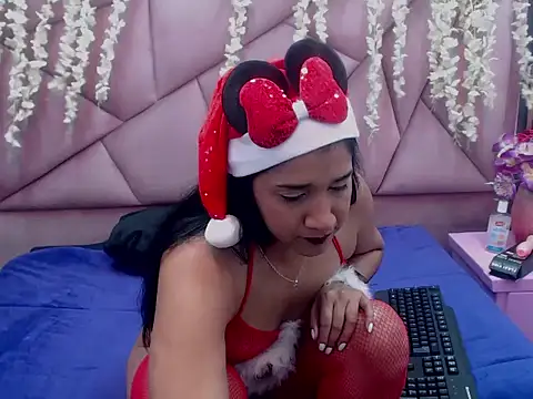 Snapshot of seleneRose69 chatting on 12/17/25, 02:06 seleneRose69 online show from 12/17/25, 02:06