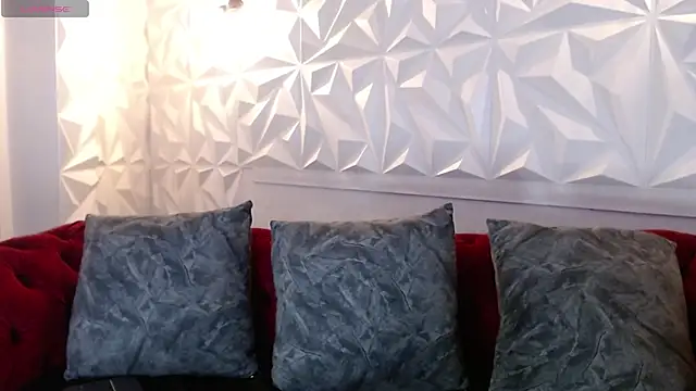 Snapshot of idk_24_ chatting on 12/17/25, 04:35 idk 24 online show from 12/17/25, 04:35