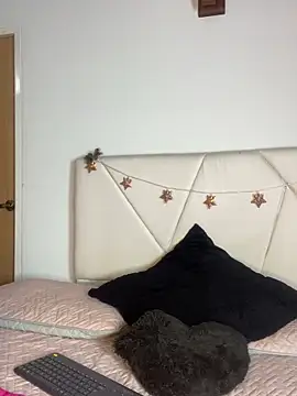 Snapshot of _madisonfoxxx1 chatting on 11/30/25, 12:14 madisonfoxxx1 online show from 11/30/25, 12:14