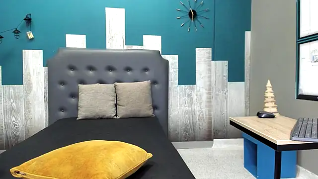 Snapshot of brian_tattoo chatting on 12/01/25, 12:43 brian tattoo online show from 12/01/25, 12:43