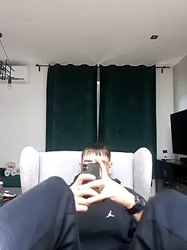 Snapshot of martme69 chatting on 12/17/25, 09:15 martme69 online show from 12/17/25, 09:15