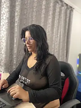 Snapshot of CATHA_EF chatting on 12/15/25, 07:07 CATHA EF online show from 12/15/25, 07:07