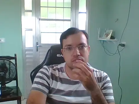 Snapshot of Silvakkfitk chatting on 11/30/25, 01:37 Silvakkfitk online show from 11/30/25, 01:37