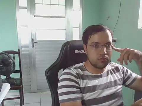 Snapshot of Silvakkfitk chatting on 12/16/25, 05:18 Silvakkfitk online show from 12/16/25, 05:18