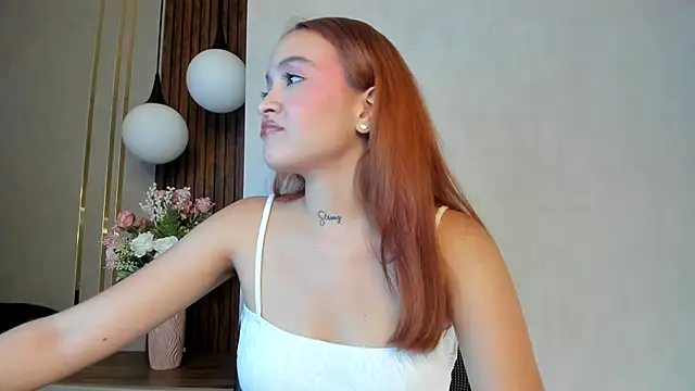 Snapshot of AliceHills_ chatting on 12/05/25, 12:25 AliceHills online show from 12/05/25, 12:25