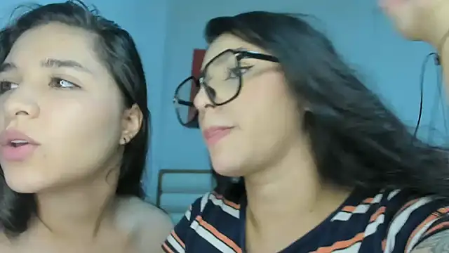 Snapshot of ROUS_SWEET_ chatting on 06/19/26, 03:22 ROUS SWEET online show from 06/19/26, 03:22