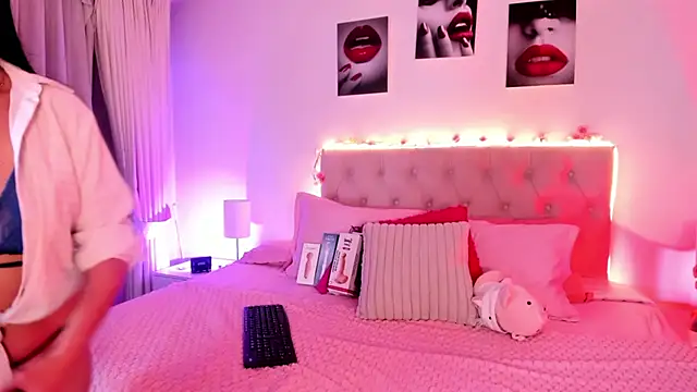 Snapshot of Charlotte_rider_ chatting on 12/16/25, 03:55 Charlotte rider online show from 12/16/25, 03:55