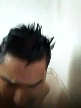 Snapshot of cristian112090 chatting on 06/14/26, 06:04 cristian112090 online show from 06/14/26, 06:04