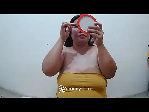 Snapshot of hottiemama69 chatting on 05/14/26, 10:22 hottiemama69 online show from 05/14/26, 10:22
