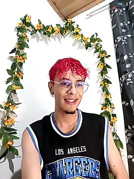 Snapshot of 2_milo_verus_4 chatting on 11/27/25, 09:39 2 milo verus 4 online show from 11/27/25, 09:39