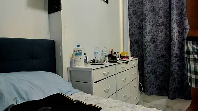 Snapshot of hardnigro chatting on 12/16/25, 06:24 hardnigro online show from 12/16/25, 06:24