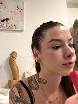 Snapshot of Sugarbellax chatting on 12/15/25, 05:50 Sugarbellax online show from 12/15/25, 05:50