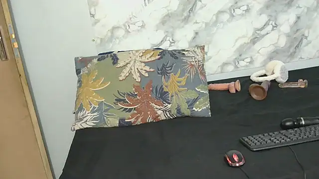Snapshot of SexyZuluBarbie chatting on 05/27/26, 06:05 SexyZuluBarbie online show from 05/27/26, 06:05