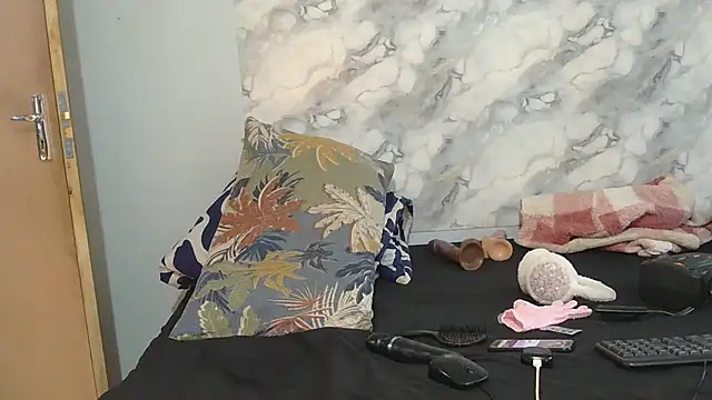 Snapshot of SexyZuluBarbie chatting on 06/15/26, 12:18 SexyZuluBarbie online show from 06/15/26, 12:18