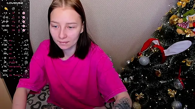 Snapshot of Home_Fox_ chatting on 11/30/25, 02:26 Home Fox online show from 11/30/25, 02:26