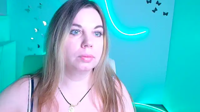 Snapshot of Amanda_Swannn chatting on 12/15/25, 06:50 Amanda Swannn online show from 12/15/25, 06:50