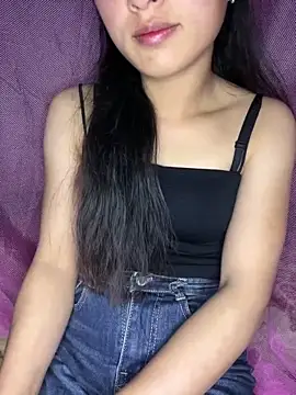 Snapshot of Mayli2x chatting on 12/15/25, 12:53 Mayli2x online show from 12/15/25, 12:53