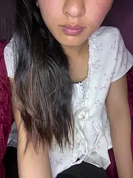 Snapshot of Mayli2x chatting on 12/16/25, 04:12 Mayli2x online show from 12/16/25, 04:12