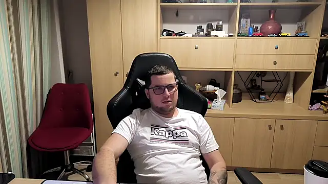 Snapshot of kevinnlovelly chatting on 12/02/25, 11:34 kevinnlovelly online show from 12/02/25, 11:34