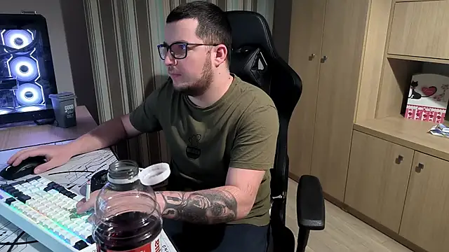 Snapshot of kevinnlovelly chatting on 01/16/26, 08:02 kevinnlovelly online show from 01/16/26, 08:02