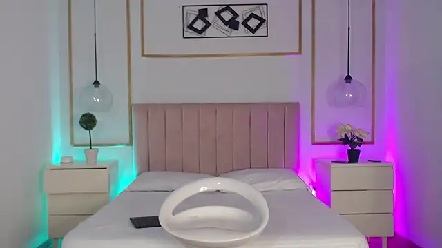 Snapshot of IsabellaCherryX chatting on 11/30/25, 04:05 IsabellaCherryX online show from 11/30/25, 04:05