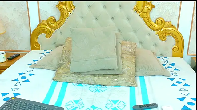 Snapshot of ScarletBenson chatting on 12/04/25, 01:20 ScarletBenson online show from 12/04/25, 01:20