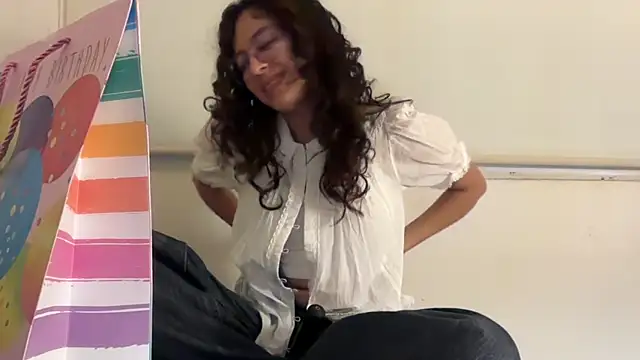 Alicatcua  online show from 05/14/26, 03:35