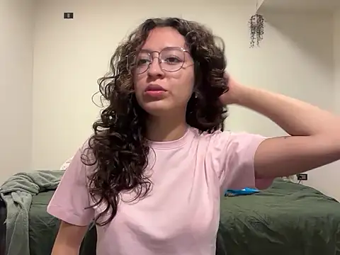 Alicatcua  online show from 06/24/26, 02:32