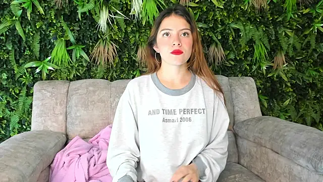 Snapshot of Dennis_08 chatting on 12/15/25, 01:26 Dennis 08 online show from 12/15/25, 01:26