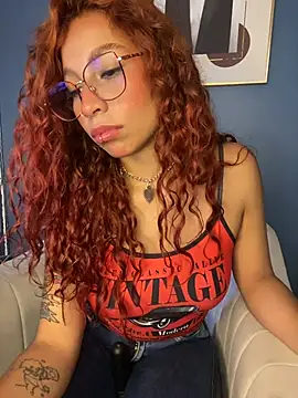 Snapshot of PrettyChloe_ chatting on 03/24/26, 08:25 PrettyChloe online show from 03/24/26, 08:25