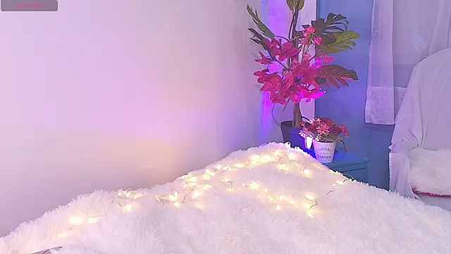 Snapshot of Katee_Crownn chatting on 12/03/25, 03:58 Katee Crownn online show from 12/03/25, 03:58