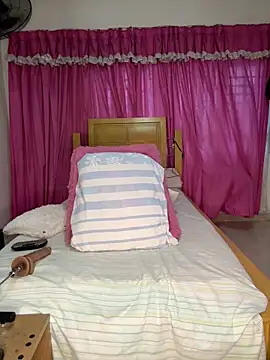 Snapshot of xyarela_Hot chatting on 12/15/25, 10:14 xyarela Hot online show from 12/15/25, 10:14