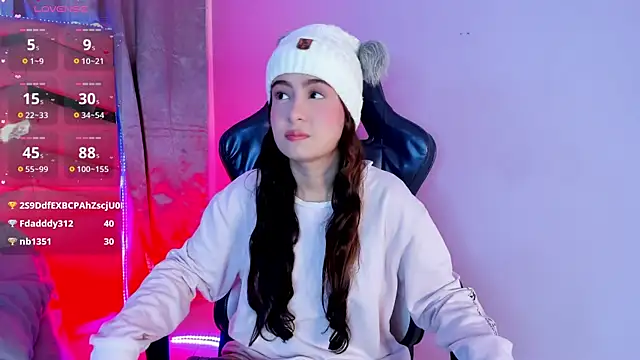 Snapshot of AntonellaLeon_ chatting on 12/17/25, 03:23 AntonellaLeon online show from 12/17/25, 03:23