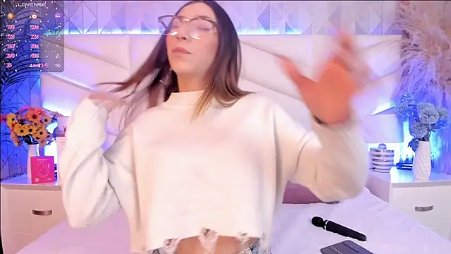 Snapshot of Lizzi_Hotman_ chatting on 03/17/26, 08:34 Lizzi Hotman online show from 03/17/26, 08:34