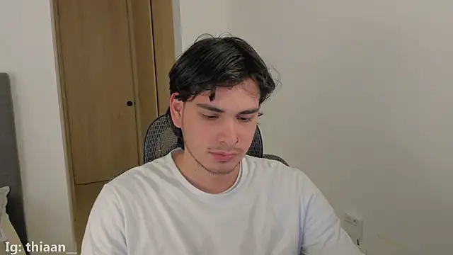 Snapshot of thiaann chatting on 12/05/25, 02:42 thiaann online show from 12/05/25, 02:42