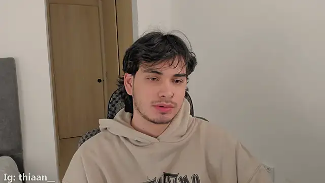 Snapshot of thiaann chatting on 12/19/25, 02:07 thiaann online show from 12/19/25, 02:07