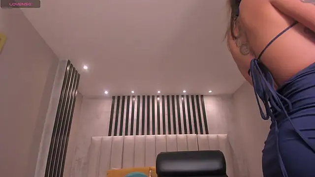 Snapshot of AmbarOwens chatting on 12/15/25, 12:37 AmbarOwens online show from 12/15/25, 12:37