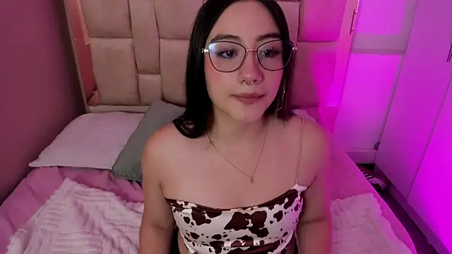 Snapshot of Nana__S chatting on 03/05/26, 03:35 Nana S online show from 03/05/26, 03:35