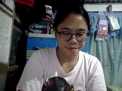 Snapshot of xxdreamgirl69 chatting on 04/26/26, 10:35 xxdreamgirl69 online show from 04/26/26, 10:35