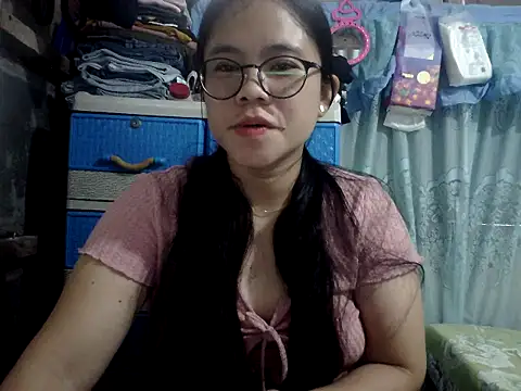 Snapshot of xxdreamgirl69 chatting on 04/27/26, 02:42 xxdreamgirl69 online show from 04/27/26, 02:42