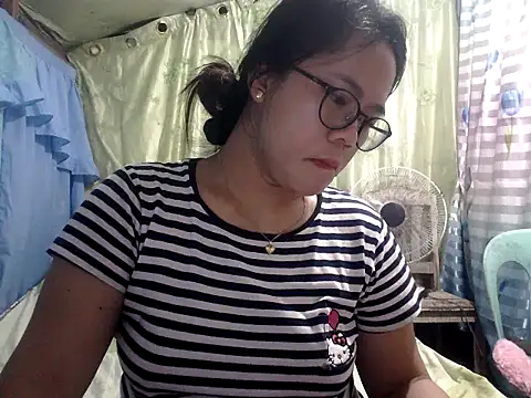 Snapshot of xxdreamgirl69 chatting on 04/30/26, 10:14 xxdreamgirl69 online show from 04/30/26, 10:14