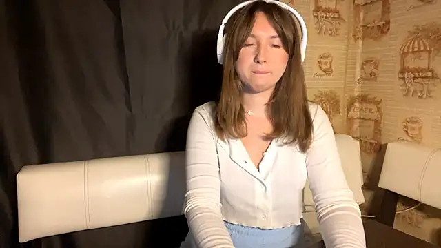 Snapshot of Tessa_Muse chatting on 12/15/25, 04:11 Tessa Muse online show from 12/15/25, 04:11