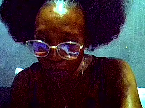 Snapshot of PreettyTee chatting on 04/12/26, 02:16 PreettyTee online show from 04/12/26, 02:16