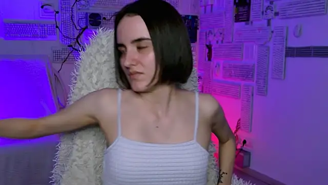 KateWillows online show from 04/25/26, 04:48