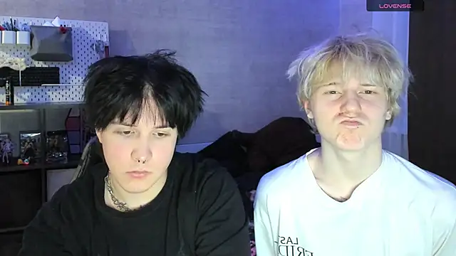 Snapshot of miya_meow_miku chatting on 11/29/25, 04:43 miya meow miku online show from 11/29/25, 04:43