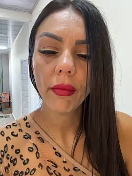 SofhiaTaylor online show from 12/15/25, 02:54