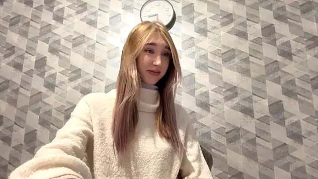 Snapshot of DetraLinz chatting on 12/16/25, 04:45 DetraLinz online show from 12/16/25, 04:45