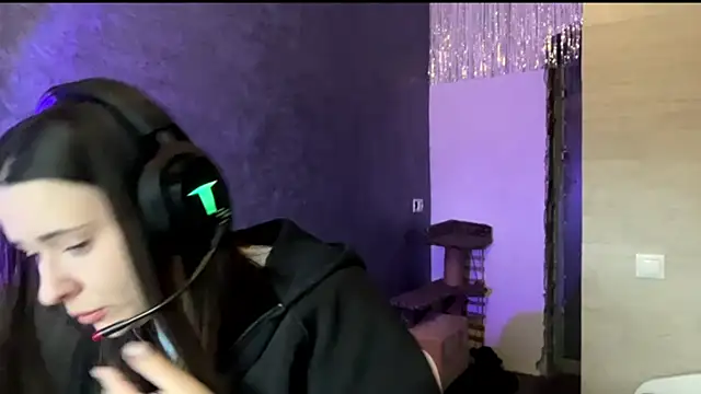 Snapshot of AngeliqueSulima chatting on 12/14/25, 07:14 AngeliqueSulima online show from 12/14/25, 07:14